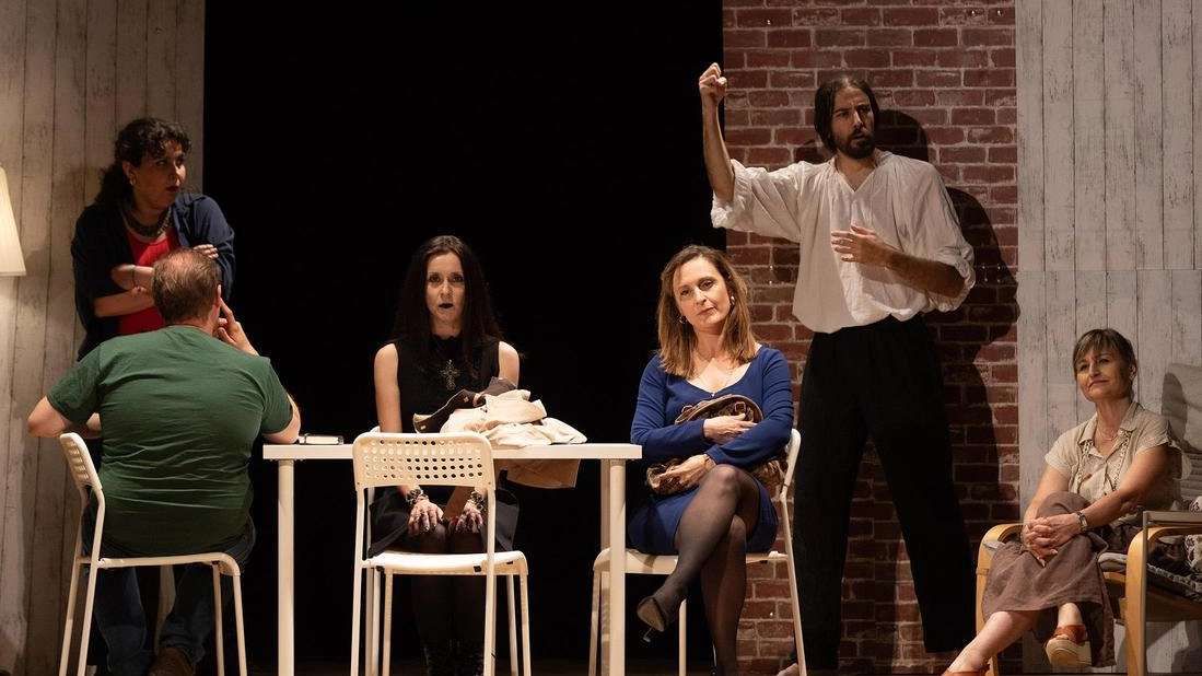 Gli attori dell’Unicorno in una scena di «Pavesini e salsa tonnata» Gli attori dell’Unicorno in una scena di «Pavesini e salsa tonnata»