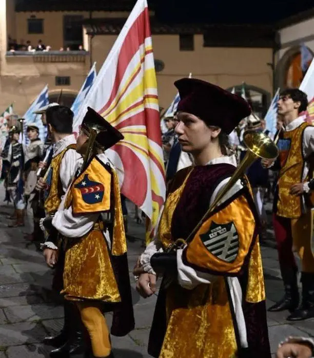 Gara musici e sbandieratori in attesa del Palio