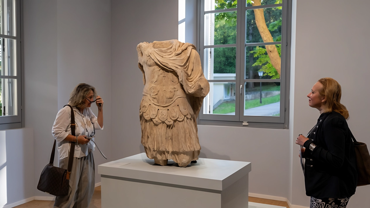 Un momento della mostra al Carmi che ha richiamato più di 5200 visitatori nel 2024:un successo Un momento della mostra al Carmi che ha richiamato più di 5200 visitatori nel 2024:un successo