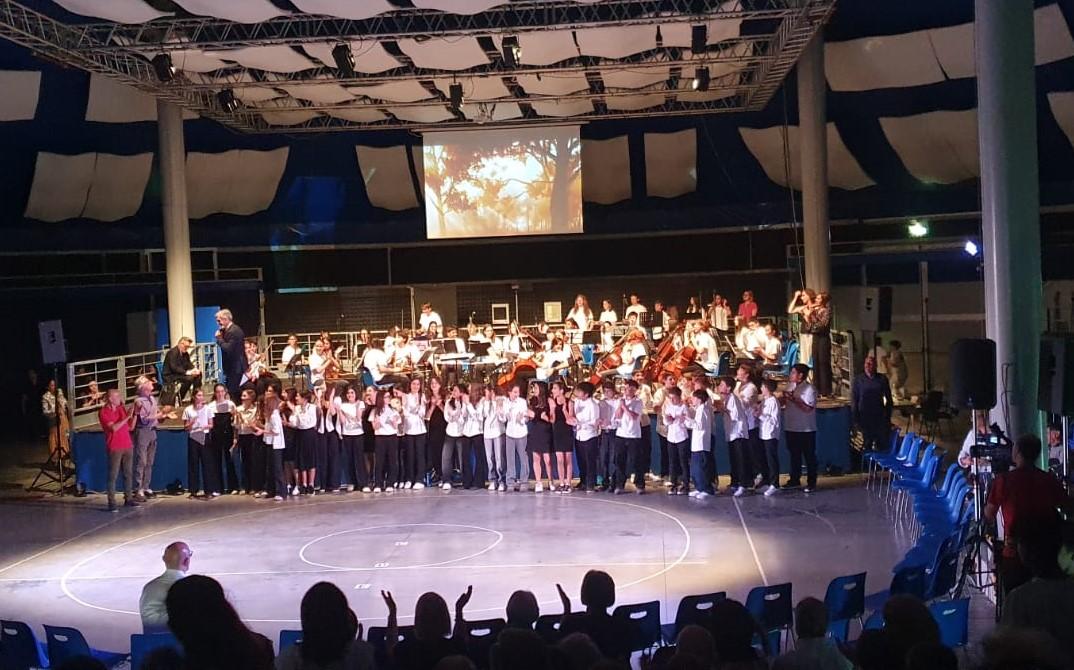 La pace suonata e cantata dall’orchestra dell’I.C. Cesalpino La pace suonata e cantata dall’orchestra dell’I.C. Cesalpino