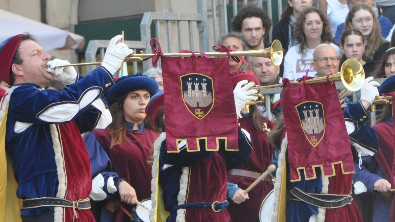 Inizia la tre giorni del Girifalco: alle 21 al Cassero in gara i piccoli tiratori Inizia la tre giorni del Girifalco: alle 21 al Cassero in gara i piccoli tiratori