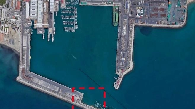 Il prolungamento. della banchina Taliercio al porto di Marina di Carrara progettato dall’Autorità portuale e, in alto,. la presidente dell’associazione Paladini Apuoversiliesi Orietta Colacicco Il prolungamento. della banchina Taliercio al porto di Marina di Carrara progettato dall’Autorità portuale e, in alto,. la presidente dell’associazione Paladini Apuoversiliesi Orietta Colacicco
