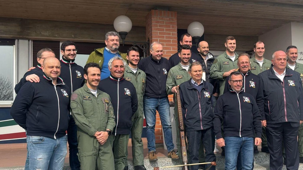 Gemellaggio, le frecce dei balestrieri di Sansepolcro si sono incontrate con altre ben più conosciute: le Frecce Tricolori