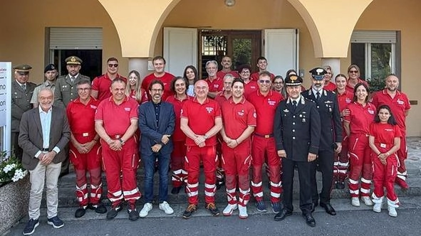 Il presidente nazionale dell Cri, Rosario Valastro è stato accolto dal Comitato nella nuova sede all’ex poliambulatorio Il presidente nazionale dell Cri, Rosario Valastro è stato accolto dal Comitato nella nuova sede all’ex poliambulatorio