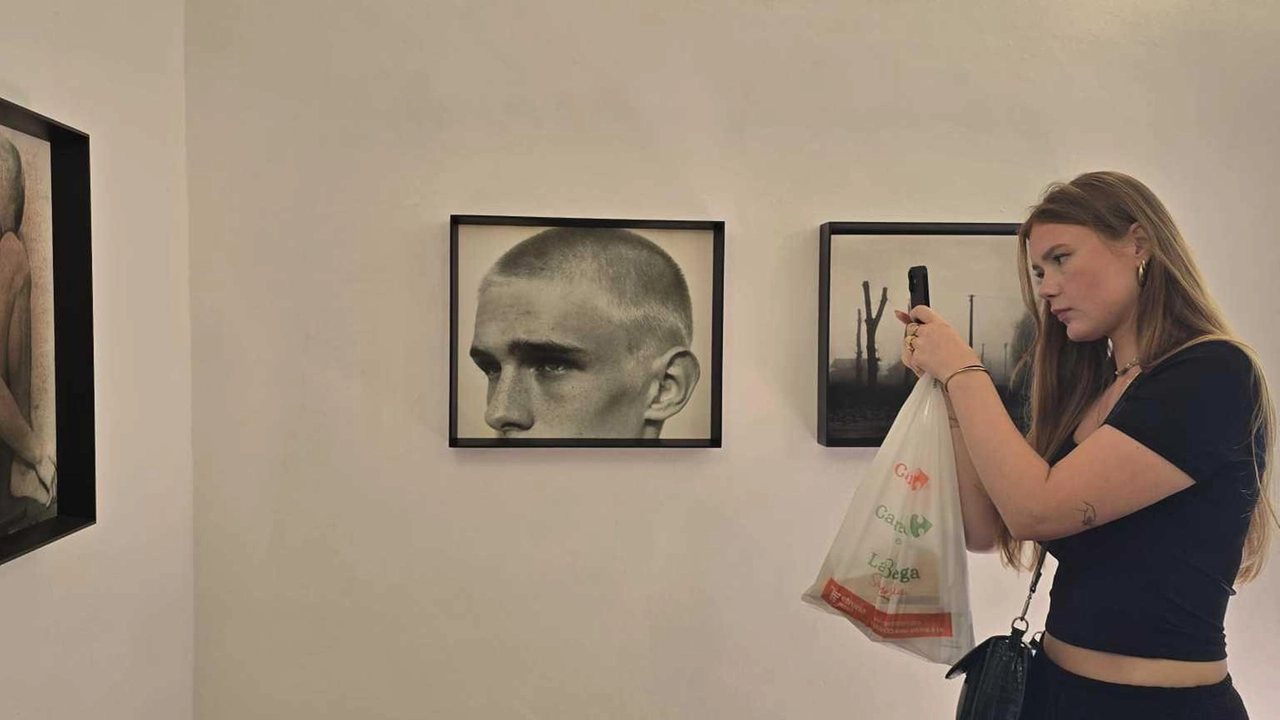 La mostra fotografica conferma la forza attrattiva dell’evento e la sua rilevanza culturale a livello internazionale .