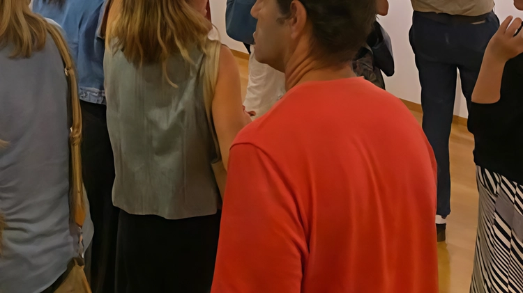 La mostra "Lino Mannocci: una retrospettiva" a Lucca celebra l'opera dell'artista viareggino con una vasta selezione di opere. Curata dalla famiglia e dagli amici dell'artista, offre un viaggio nell'evoluzione artistica di Mannocci, noto per il movimento "La Metacosa". Visitabile gratuitamente fino al 6 ottobre, la mostra include anche laboratori per bambini. La mostra "Lino Mannocci: una retrospettiva" a Lucca celebra l'opera dell'artista viareggino con una vasta selezione di opere. Curata dalla famiglia e dagli amici dell'artista, offre un viaggio nell'evoluzione artistica di Mannocci, noto per il movimento "La Metacosa". Visitabile gratuitamente fino al 6 ottobre, la mostra include anche laboratori per bambini.