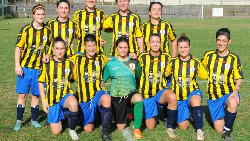 Una formazione del Castelnuovo femminile. La squadra della Garfagnana ha mantenuto la categoria nel suo primo campionato di Eccellenza Toscana