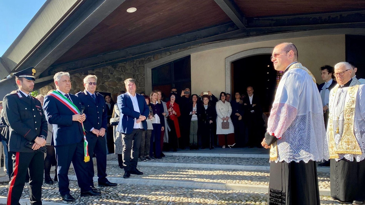 Dopo sette anni, un’altra ordinazione per la Diocesi della Spezia. Ieri mattina per il ventiseienne di Bolano la prima messa a Ceparana. Dopo sette anni, un’altra ordinazione per la Diocesi della Spezia. Ieri mattina per il ventiseienne di Bolano la prima messa a Ceparana.