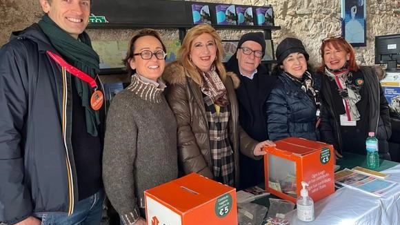 Volontari della delegazione Fai della Spezia. Oltre mille persone hanno popolato il Castello di Lerici nelle due giornate organizzate dal Fai spezzino