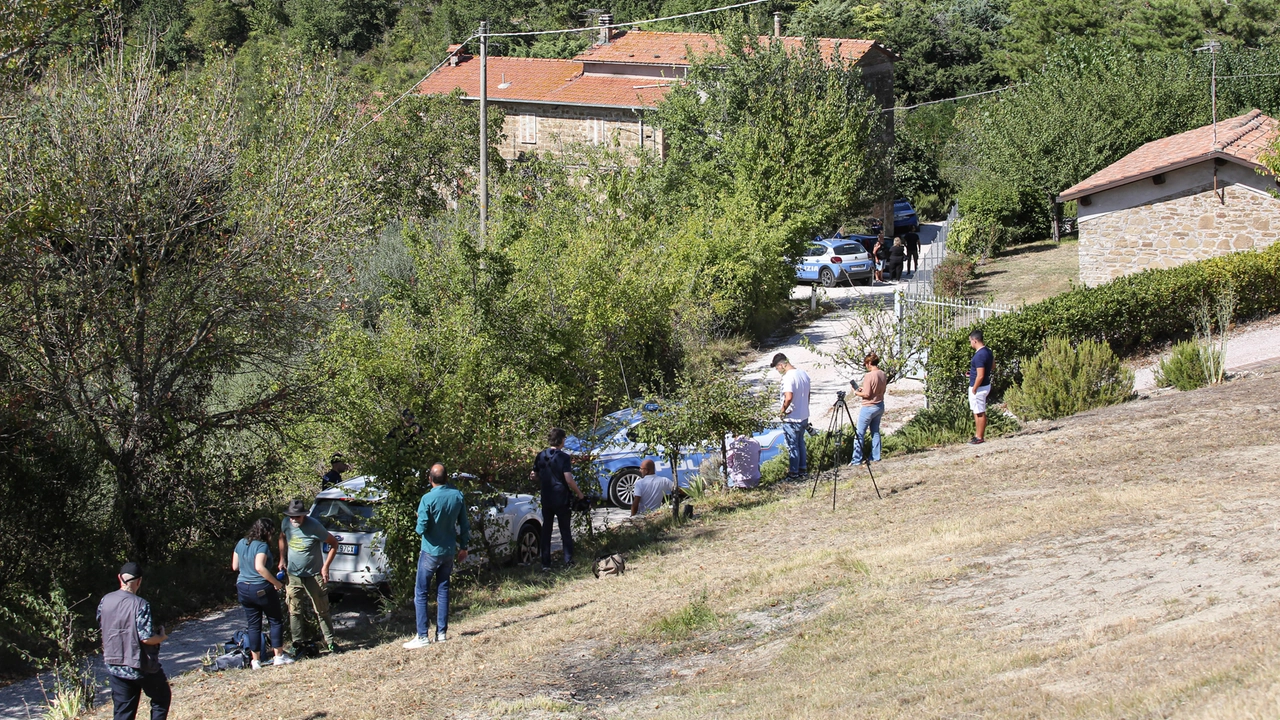 Il casolare di Fratticiola Selvatica in cui si è consumata la tragedia: il padre ha ucciso figlia e moglie prima di togliersi la vita Il casolare di Fratticiola Selvatica in cui si è consumata la tragedia: il padre ha ucciso figlia e moglie prima di togliersi la vita