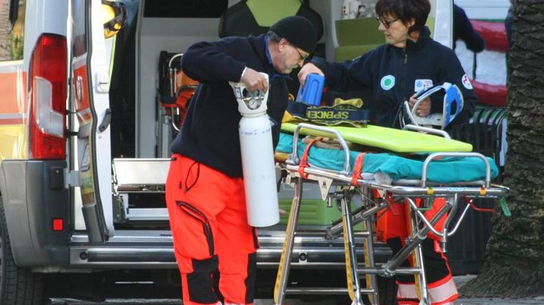 Si tuffa dagli scogli e si ferisce. Trentenne francese in ospedale Si tuffa dagli scogli e si ferisce. Trentenne francese in ospedale