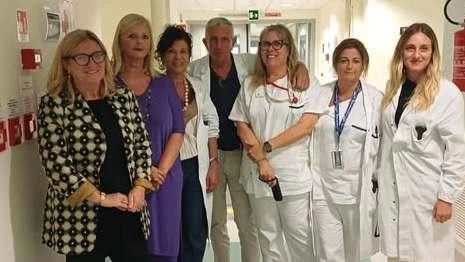 La sindaca di Carrara Serena Arrighi e la vice Roberta Crudeli ieri in visita al Noa per portare la solidarietà della città La sindaca di Carrara Serena Arrighi e la vice Roberta Crudeli ieri in visita al Noa per portare la solidarietà della città