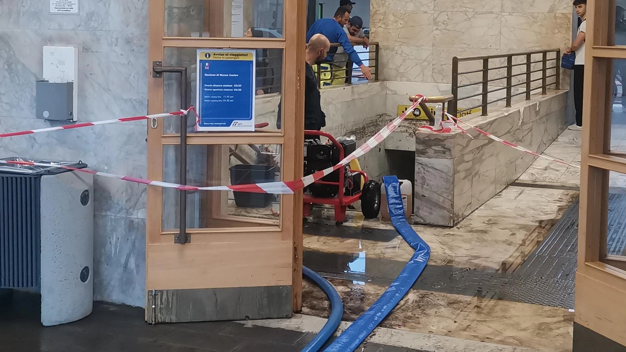 Dopo il grande disagio alla stazione a breve un incontro tra i due soggetti. Pronti stanziamenti per la manutenzione del reticolo degli scarichi. Il Pd di Massa all’attacco: "Persiani chiarisca sul progetto della piazza" . Dopo il grande disagio alla stazione a breve un incontro tra i due soggetti. Pronti stanziamenti per la manutenzione del reticolo degli scarichi. Il Pd di Massa all’attacco: "Persiani chiarisca sul progetto della piazza" .