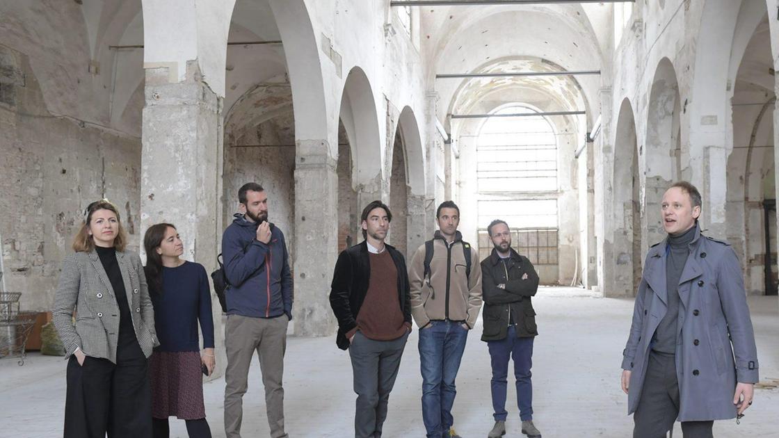 https://www.lanazione.it/image-service/view/acePublic/alias/contentid/NWYwMTJlMWEtOTA3Ny00/0/il-mercato-del-carmine-si-apre-da-viareggio-arrivera-il-pescato.jpeg?f=16:9&w=1200&h=630