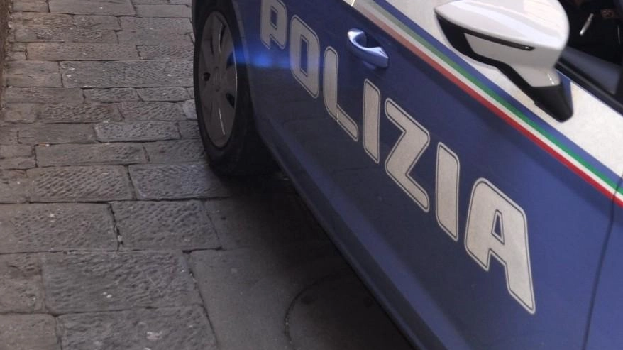 Il pakistano di 24 anni sarà rimpatriato in seguito agli accertamenti condotti dalla Polizia. La Municipale lo aveva controllato perché stava dormendo in strada davanti a un hotel. Il pakistano di 24 anni sarà rimpatriato in seguito agli accertamenti condotti dalla Polizia. La Municipale lo aveva controllato perché stava dormendo in strada davanti a un hotel.