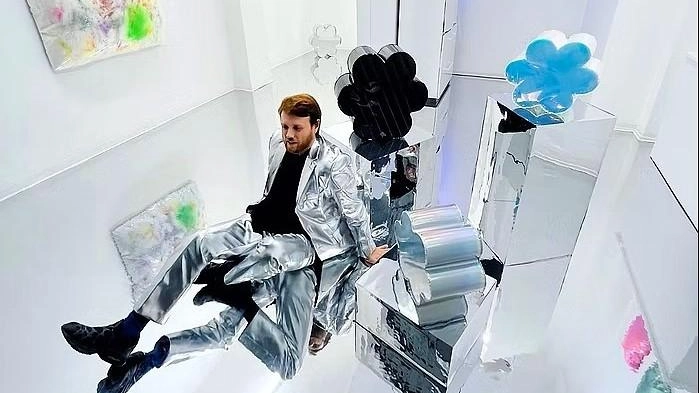 Mattia Sugamiele, uno degli artisti in mostra Mattia Sugamiele, uno degli artisti in mostra