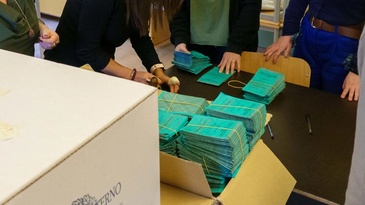 Parte la sfida per le elezioni regionali: Alessandro Tomasi al debutto aretino Parte la sfida per le elezioni regionali: Alessandro Tomasi al debutto aretino