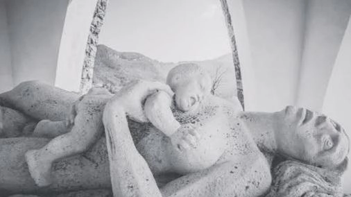 Votazione per decretare il bozzetto sulla base del quale verrà realizzata la scultura in omaggio alle donne coraggio di Sant’Anna Votazione per decretare il bozzetto sulla base del quale verrà realizzata la scultura in omaggio alle donne coraggio di Sant’Anna