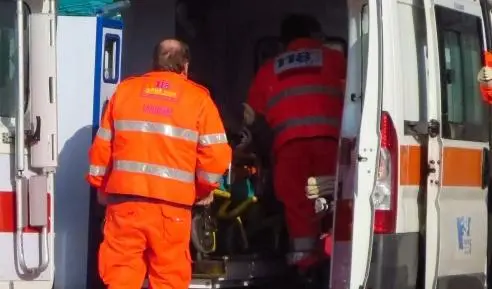 Si sente male in auto e fa ‘strike’. Tragedia sfiorata in via Senese