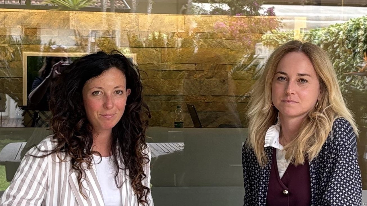 Valentina Volpi e Martina Pelliciari nelllo studio di Via Genova che venerdì sarà aperto per curiosità e approfondimenti Valentina Volpi e Martina Pelliciari nelllo studio di Via Genova che venerdì sarà aperto per curiosità e approfondimenti