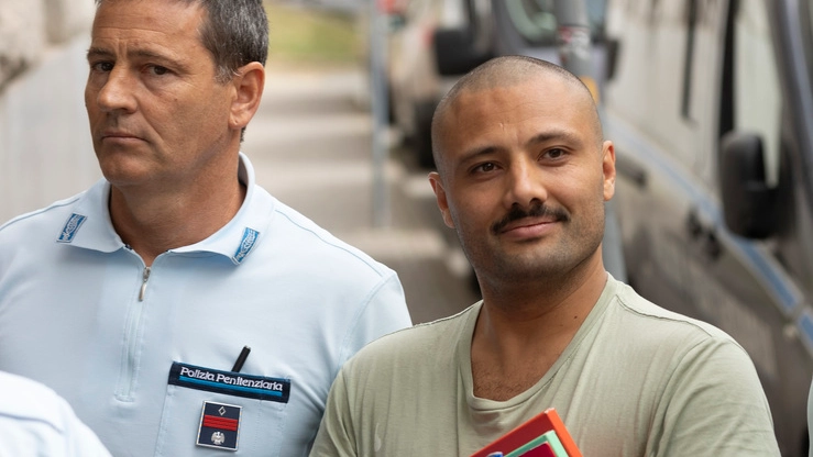 Gianluca Paul Seung arriva in tribunale per il processo sull'omicidio Capovani (foto Enrico Mattia Del Punta) Gianluca Paul Seung arriva in tribunale per il processo sull'omicidio Capovani (foto Enrico Mattia Del Punta)