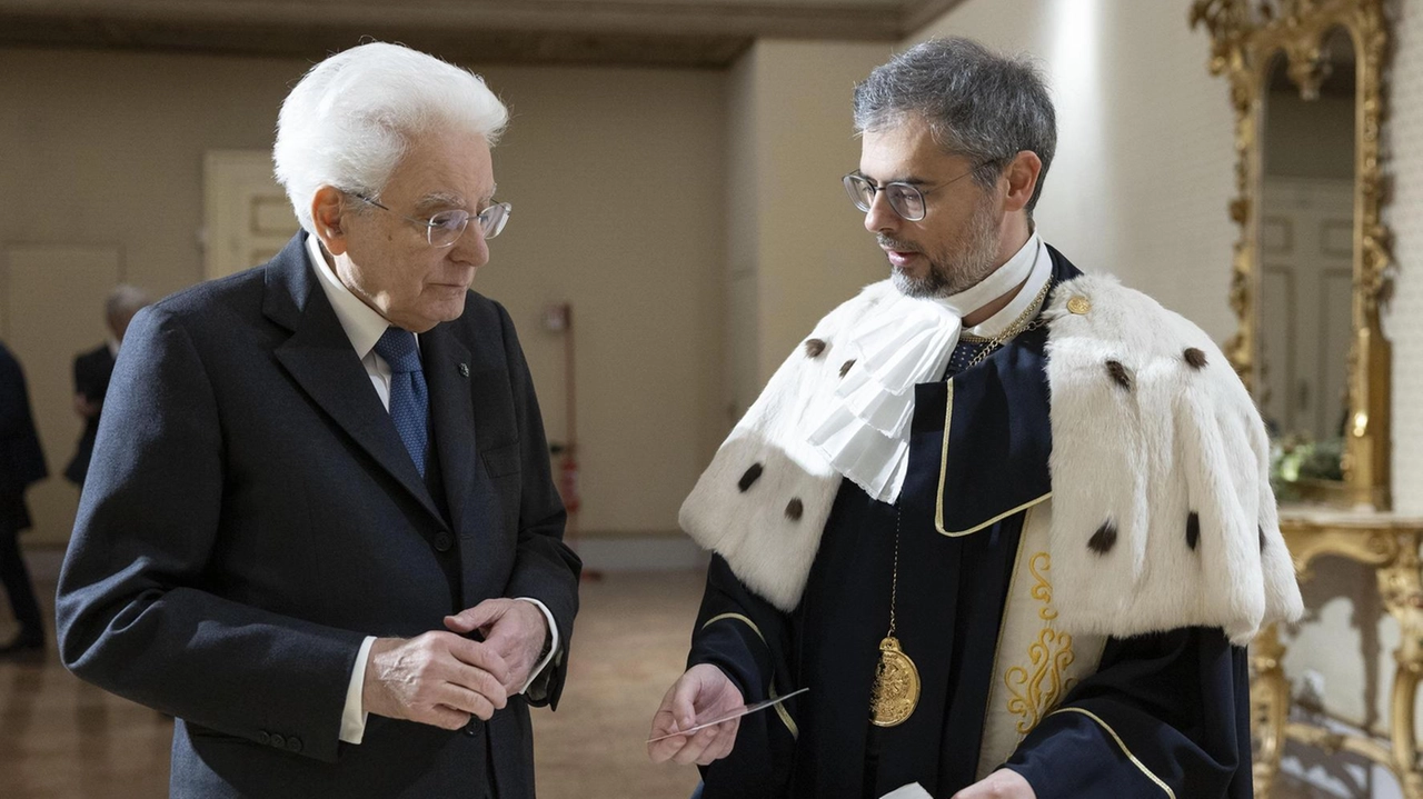 Cerimonia intensa e toccante aperta con l’Inno di Mameli. Il Capo dello Stato: "Ateneo luogo di dialogo e scambio interculturale". La governatrice Proietti: "Realtà che ci riempie di orgoglio".