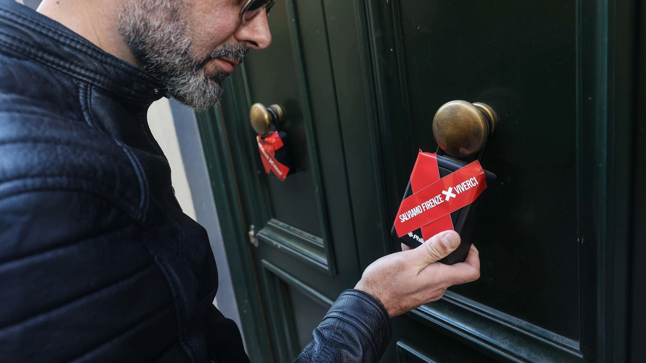 La protesta del movimento Salviamo Firenze contro le KeyBox disseminate nel centro La protesta del movimento Salviamo Firenze contro le KeyBox disseminate nel centro