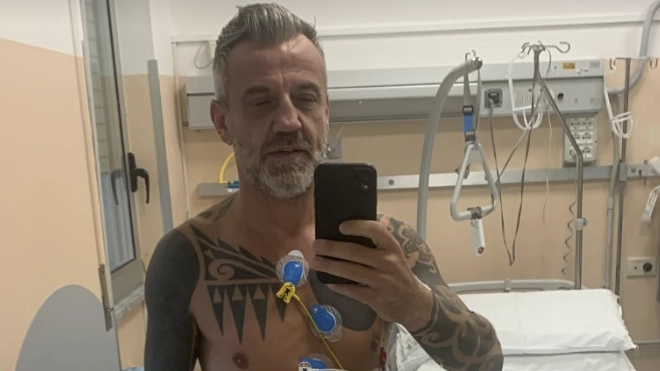 Francesco Flachi e la foto in ospedale: dopo il principio d'infarto, l'ex attaccante sta meglio Francesco Flachi e la foto in ospedale: dopo il principio d'infarto, l'ex attaccante sta meglio