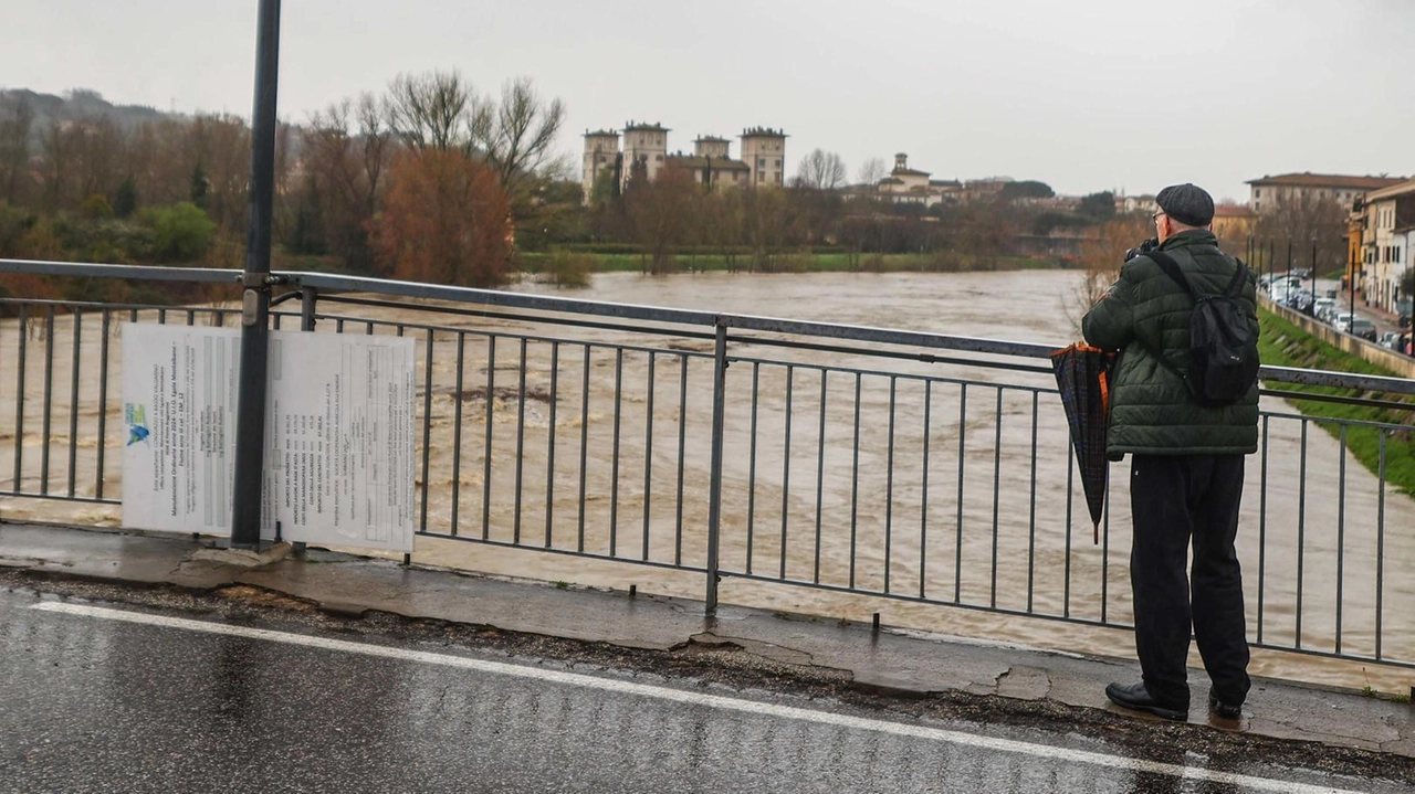 Pesa e Arno oltre il livello di guardia a Montelupo Fiorentino ieri