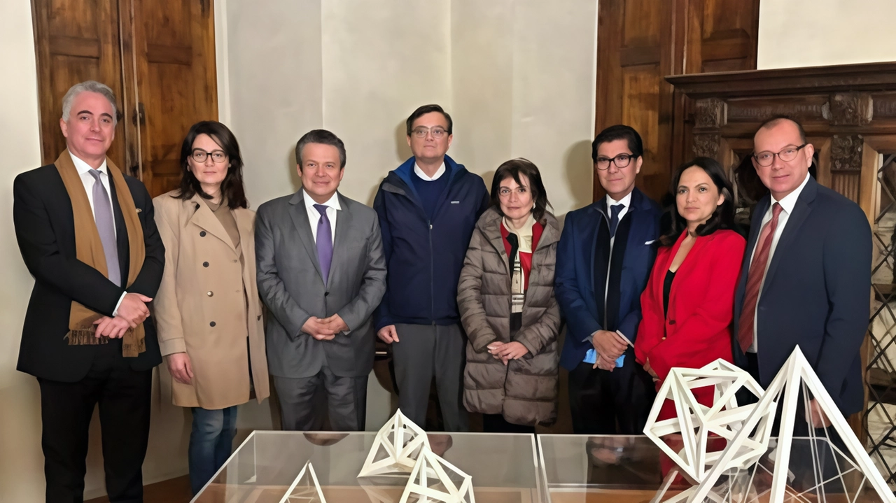 La delegazione messicana è stata accolta a Sansepolcro dal sindaco Innocenti che adesso si prepara all’evento a Città del Messico La delegazione messicana è stata accolta a Sansepolcro dal sindaco Innocenti che adesso si prepara all’evento a Città del Messico