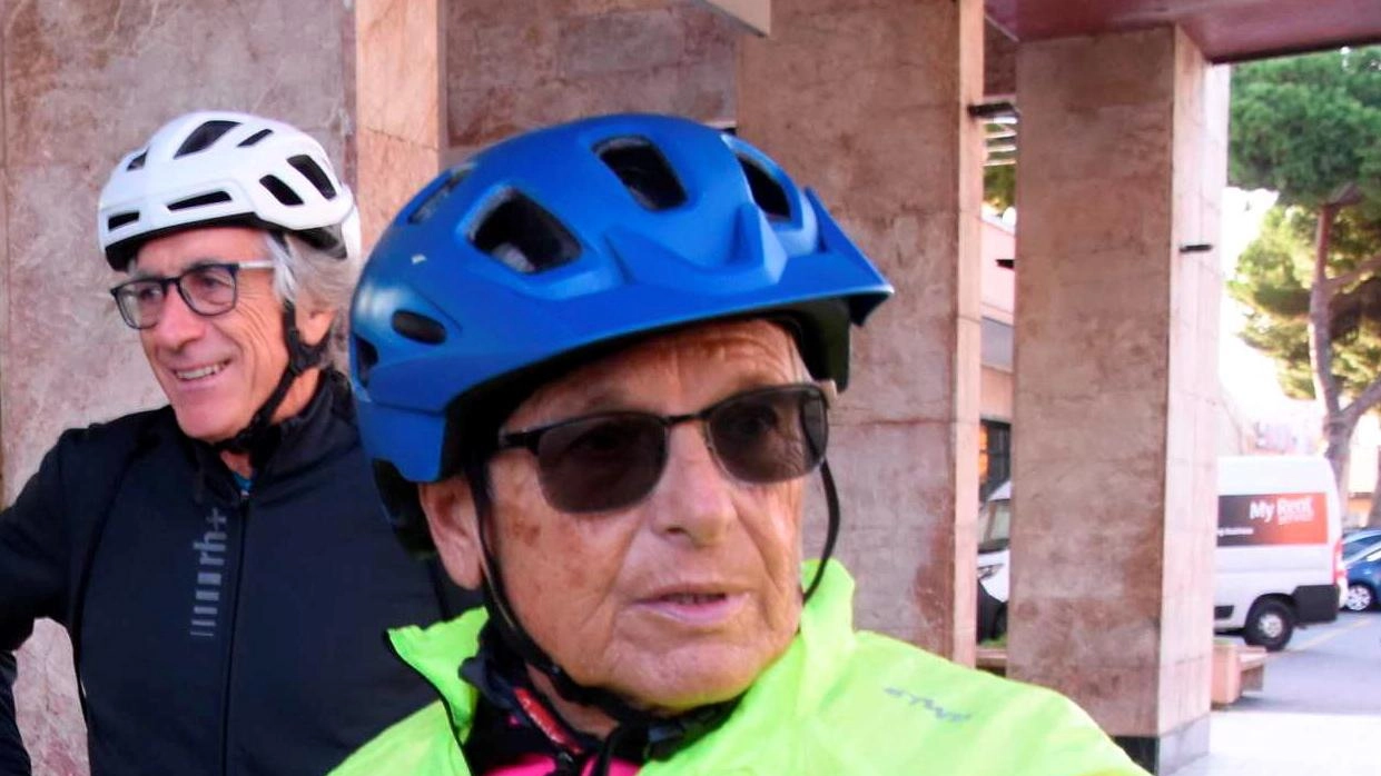 Da tutta la Toscana hanno preso parte al giro alla scoperta dei luoghi del Maestro fino a Lucca "Un viaggio in mezzo alla natura, per osservare, guardare e vivere paesaggi e panorami". Da tutta la Toscana hanno preso parte al giro alla scoperta dei luoghi del Maestro fino a Lucca "Un viaggio in mezzo alla natura, per osservare, guardare e vivere paesaggi e panorami".