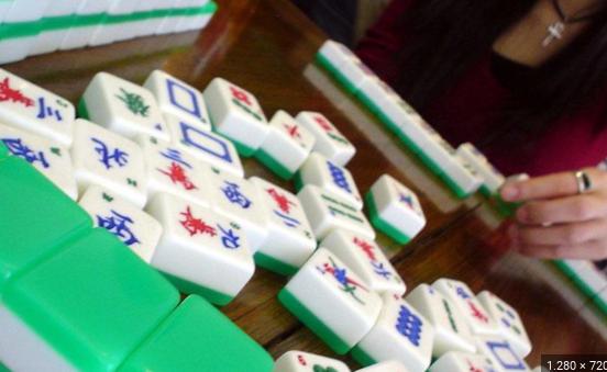 Bische clandestine a Prato: tra Mahjong e dadi, ben 17 covi smantellati Bische clandestine a Prato: tra Mahjong e dadi, ben 17 covi smantellati