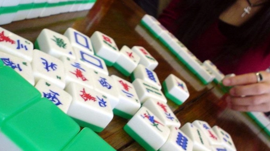 Tessere del Mahjong. Sono 17 le bische clandestine smantellate a Prato nella vasta operazione interforze Tessere del Mahjong. Sono 17 le bische clandestine smantellate a Prato nella vasta operazione interforze