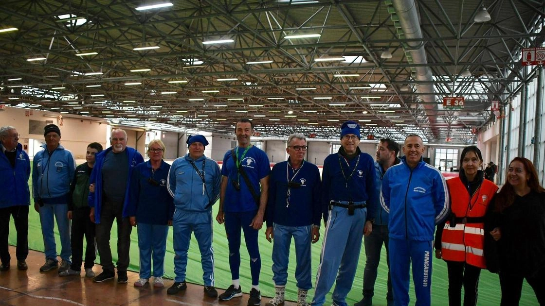 Realizzato dal paracadutista Filippini il tricolore più grande del mondo sarà collaudato ad aprile. Ha una superficie di 3300 metri quadrati. Realizzato dal paracadutista Filippini il tricolore più grande del mondo sarà collaudato ad aprile. Ha una superficie di 3300 metri quadrati.