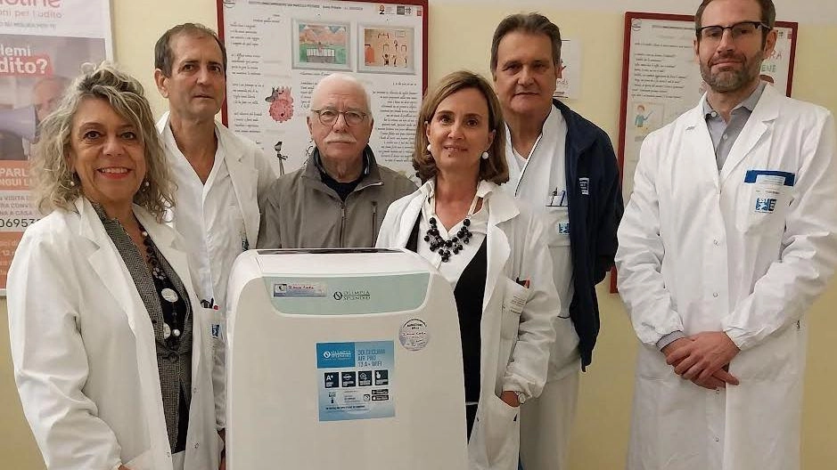 L'Associazione Zeno Colò ha donato un holter pressorio al presidio "Pacini" di San Marcello, Montagna pistoiese, per migliorare l'assistenza ai pazienti del day service. La strumentazione sarà utilizzata per monitorare la pressione arteriosa e è stata accolta con gratitudine dalla direzione sanitaria e dal personale medico della struttura. L'Associazione Zeno Colò ha donato un holter pressorio al presidio "Pacini" di San Marcello, Montagna pistoiese, per migliorare l'assistenza ai pazienti del day service. La strumentazione sarà utilizzata per monitorare la pressione arteriosa e è stata accolta con gratitudine dalla direzione sanitaria e dal personale medico della struttura.