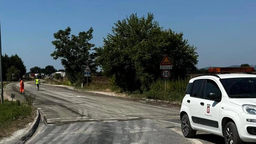 I lavori in corso nella strada che collega Belvedere e Gracciano, prosegue intanto l’opera su via Livini I lavori in corso nella strada che collega Belvedere e Gracciano, prosegue intanto l’opera su via Livini