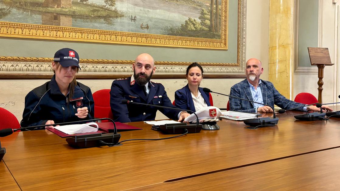 https://www.lanazione.it/image-service/view/acePublic/alias/contentid/NjA0OTM2OWItNGY1Mi00/0/la-conferenza-stampa-a-palazzo-stefanelli.jpeg?f=16:9&w=1200&h=630