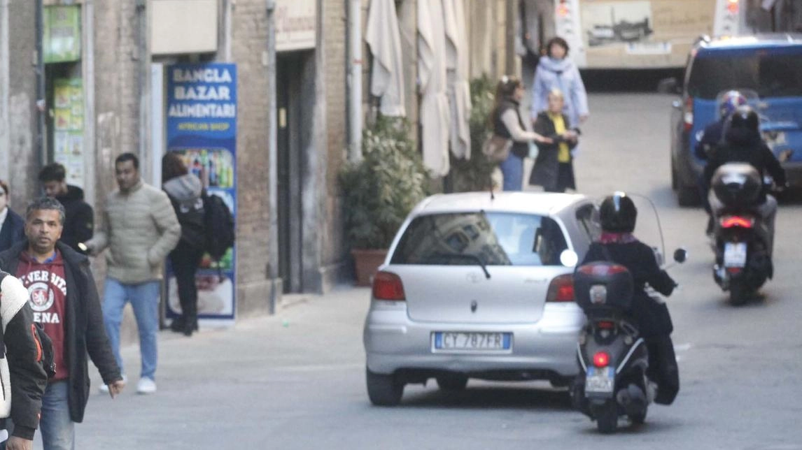 La zona di via Camollia al centro dell’attenzione per vari motivi La zona di via Camollia al centro dell’attenzione per vari motivi