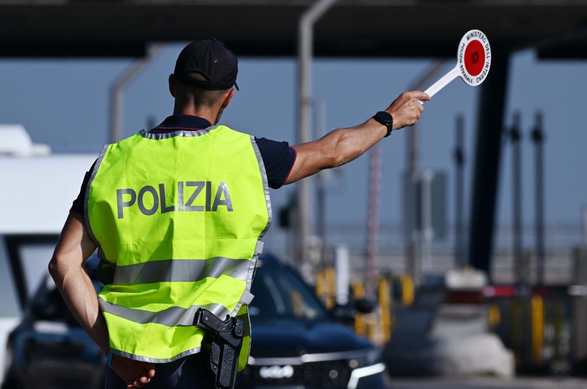 Contromano sulla Statale dopo aver provocato un incidente. Senza patente e ubriaco Contromano sulla Statale dopo aver provocato un incidente. Senza patente e ubriaco