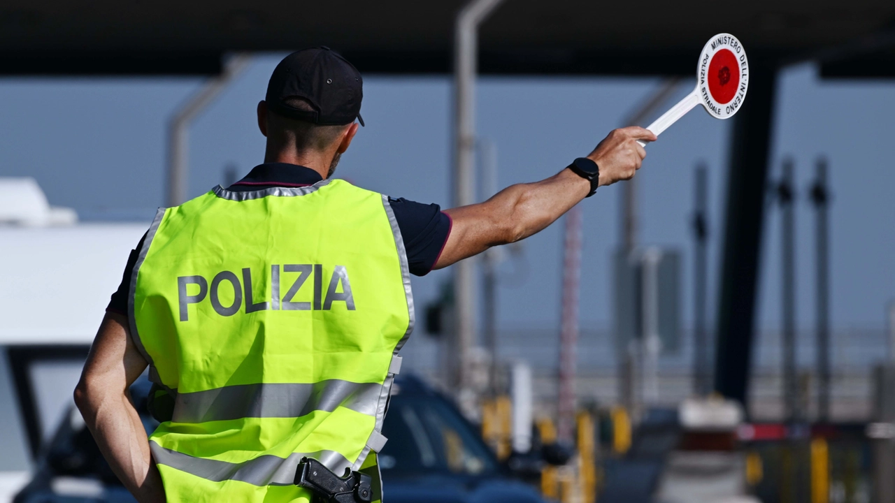 E' stata la polizia stradale a intercettare l'auto contromano sulla Siena-Bettolle E' stata la polizia stradale a intercettare l'auto contromano sulla Siena-Bettolle
