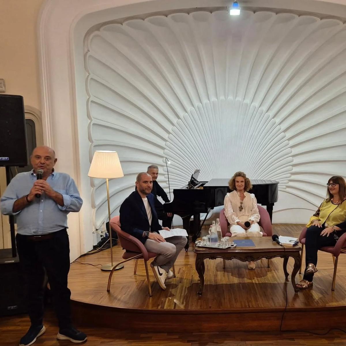 https://www.lanazione.it/image-service/view/acePublic/alias/contentid/NjA1YWM2NzUtMjYwNy00/0/l-incontro-delle-stanze-ulivieri.jpeg?f=1.91:1&w=1200