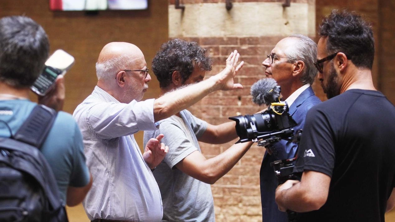 Sciarra, regista del documentario su Atzeni, alle 15 nel Cortile del Podestà. Poi trasferimento ad Asti dove è impegnato Tittia. E a Siena si riprende l’8. Sciarra, regista del documentario su Atzeni, alle 15 nel Cortile del Podestà. Poi trasferimento ad Asti dove è impegnato Tittia. E a Siena si riprende l’8.