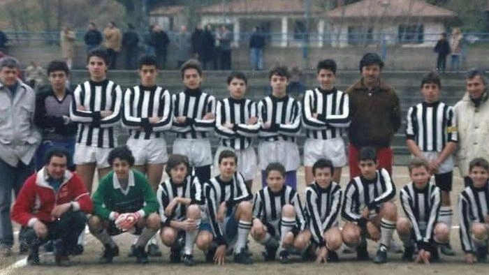 Una foto dell’epoca. della squadra di calcio del Santa Lucia, annata 1974 Una foto dell’epoca. della squadra di calcio del Santa Lucia, annata 1974