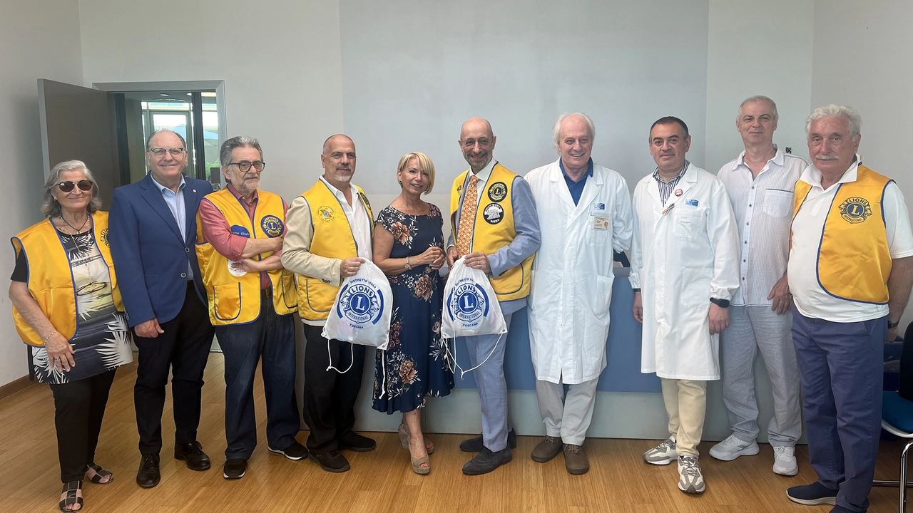 I Lions Club della Toscana donano materiali di prima necessità che saranno distribuiti alle persone che si rivolgono al Pronto soccorso avendo bisogno anche di protezione I Lions Club della Toscana donano materiali di prima necessità che saranno distribuiti alle persone che si rivolgono al Pronto soccorso avendo bisogno anche di protezione