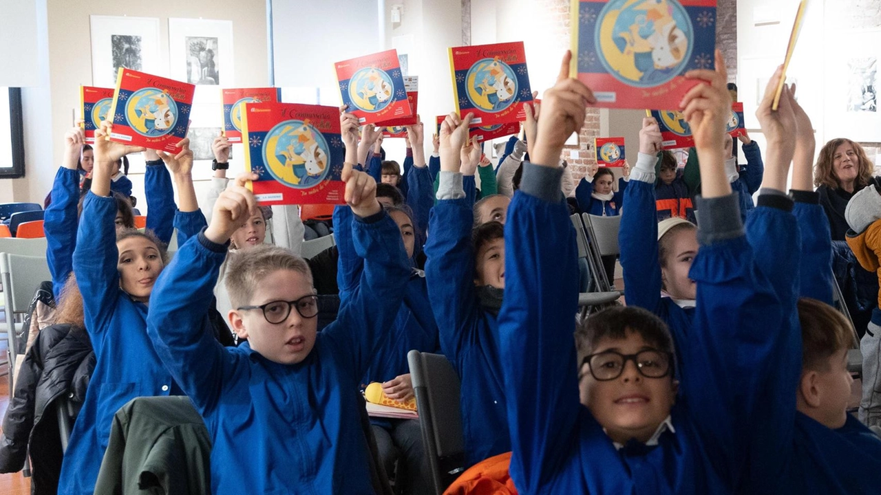In alto, gli studenti della «Pisano», sopra: Francesco Bianchi (Aci Pisa), Nonna Lela, Paolo Pelosini (Studio Pulina); Patrizia Landucci (Gma Pisa), Mariano Bizzarri (Guardie di Città) ed Elisa Cacelli (fotoservizio Del Punta per Valtriani In alto, gli studenti della «Pisano», sopra: Francesco Bianchi (Aci Pisa), Nonna Lela, Paolo Pelosini (Studio Pulina); Patrizia Landucci (Gma Pisa), Mariano Bizzarri (Guardie di Città) ed Elisa Cacelli (fotoservizio Del Punta per Valtriani