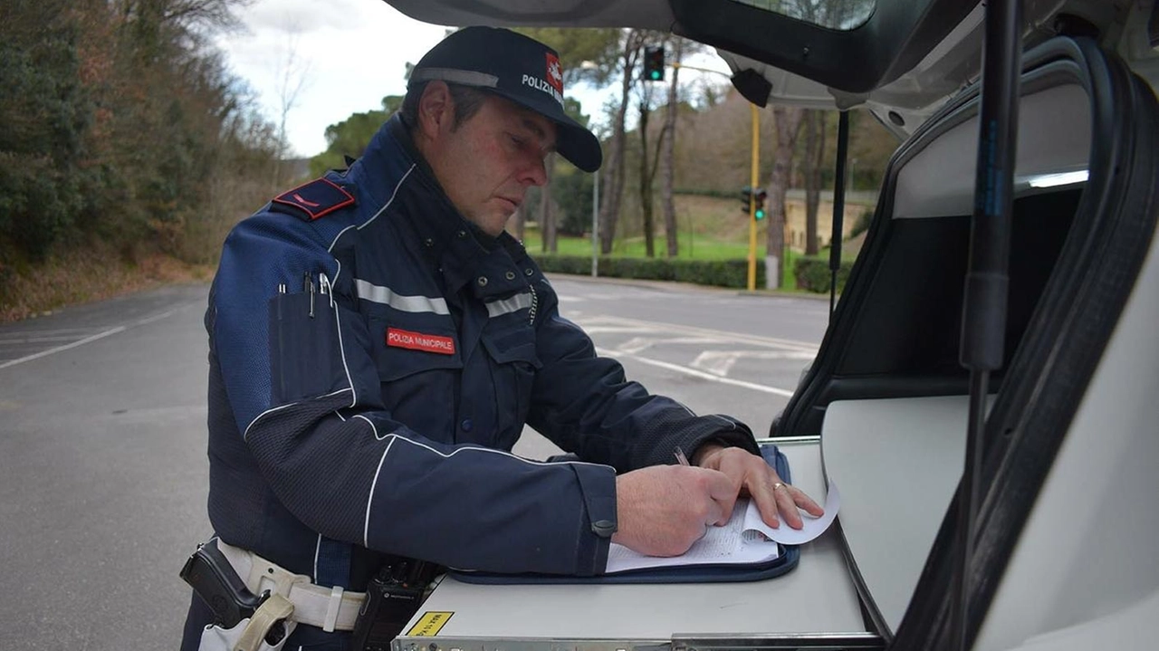 Le due anziane di Poggibonsi hanno subito avvisato la polizia municipale Le due anziane di Poggibonsi hanno subito avvisato la polizia municipale