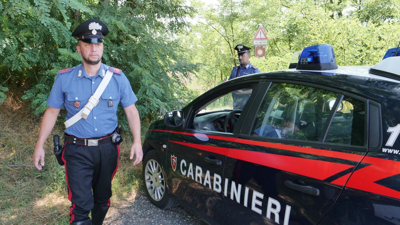 Carabinieri in servizio (foto ANSA) Carabinieri in servizio (foto ANSA)