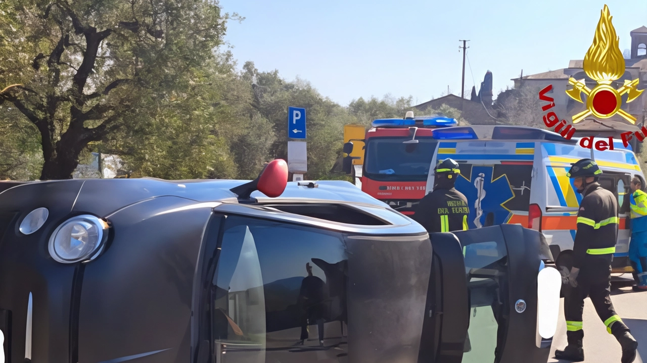 Spettacolare incidente, nel primo pomeriggio di ieri, lungo la via che conduce al Castello. I vigili del fuoco del distaccamento... Spettacolare incidente, nel primo pomeriggio di ieri, lungo la via che conduce al Castello. I vigili del fuoco del distaccamento...