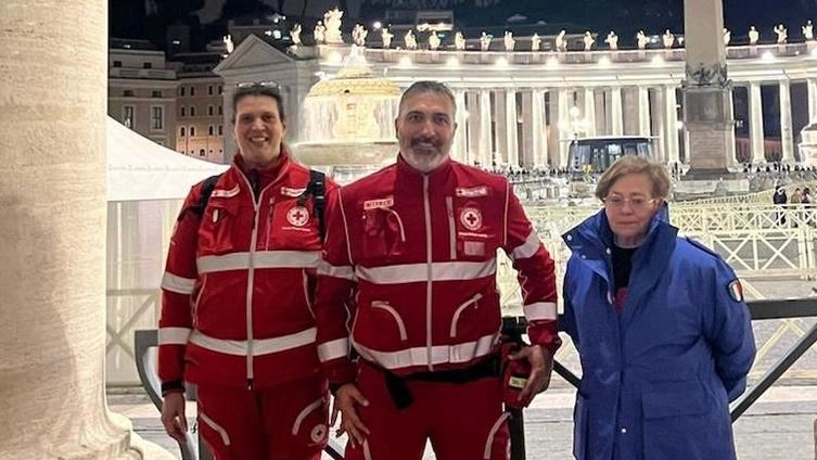 Il racconto dell’infermiere Andrea Paci che ha varcato le porte di San Pietro "Persone di tutto il mondo riunite in una piazza e legate dalla stessa emozione".