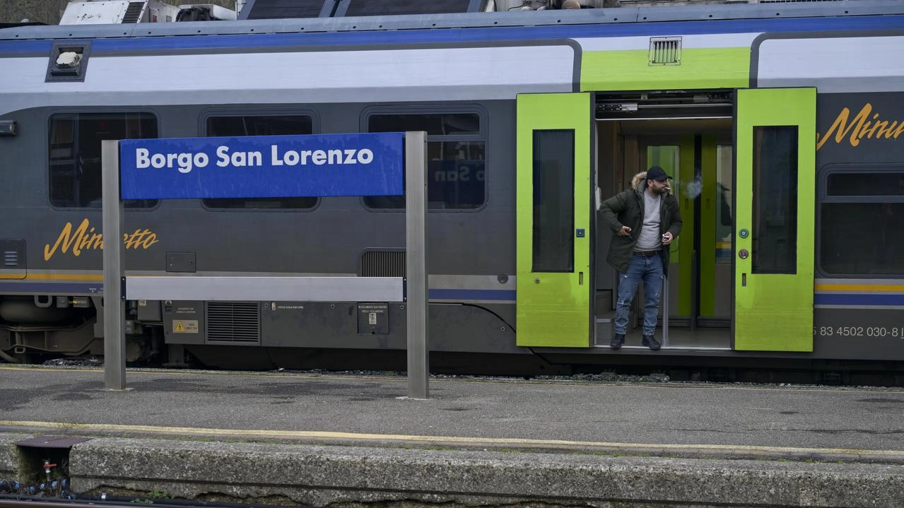 La stazione ferroviaria di Borgo San Lorenzo, epicentro dei disagi dei pendolari